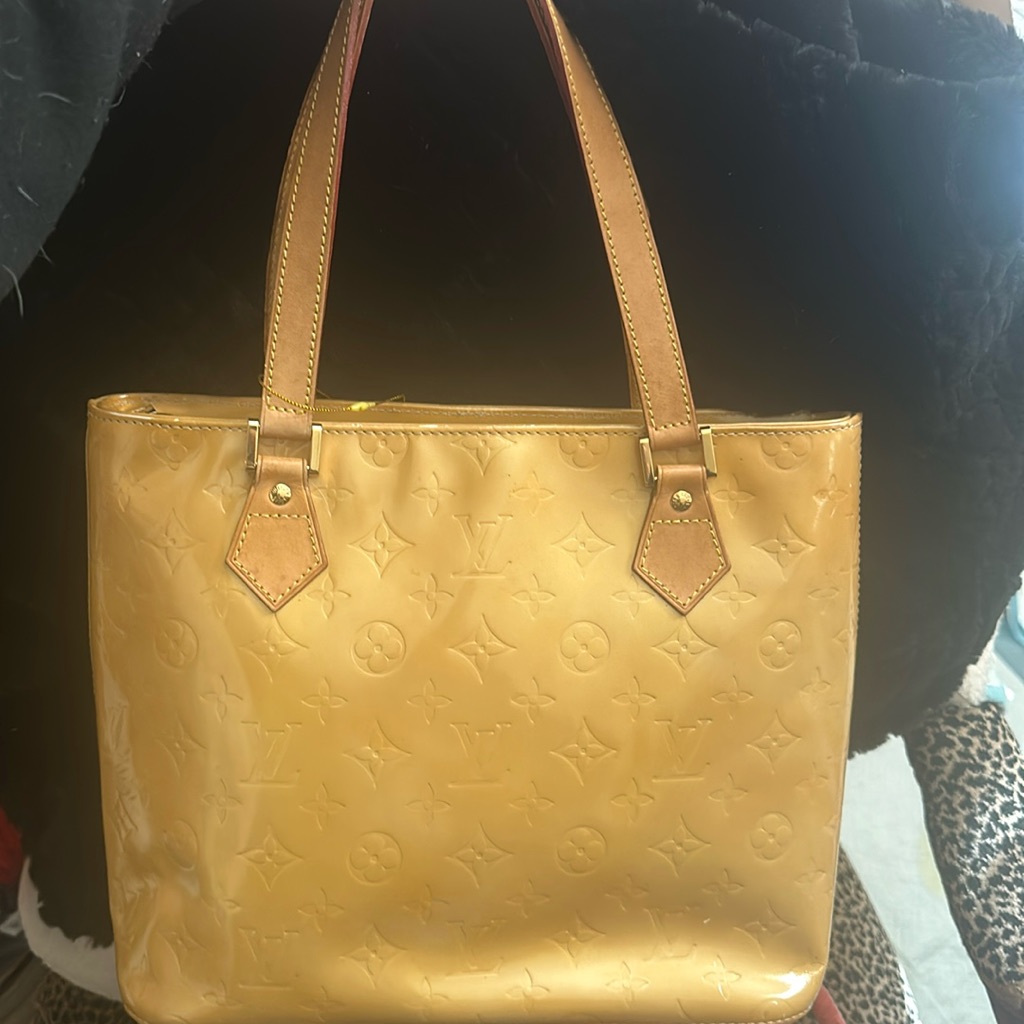 Lv Vernie Shoulder Bag Very Clean Beautiful Bag No Color Transfer